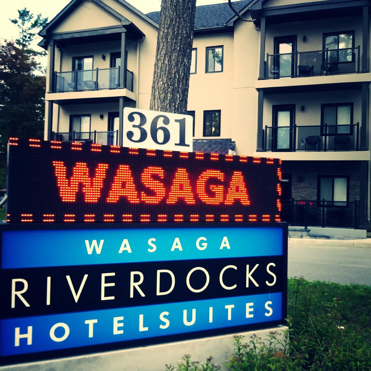 Wasaga Riverdocks Hotel Suites 沃萨加比奇海滩 外观 照片